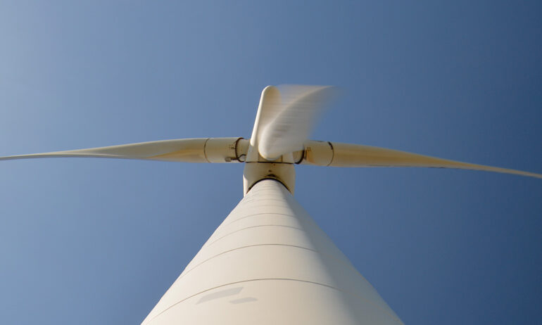 El futuro de la energía sostenible: soluciones en aluminio para molinos eólicos con PROMEI