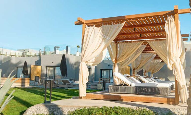 El aluminio en pérgolas para jardines, piscinas y Spas 